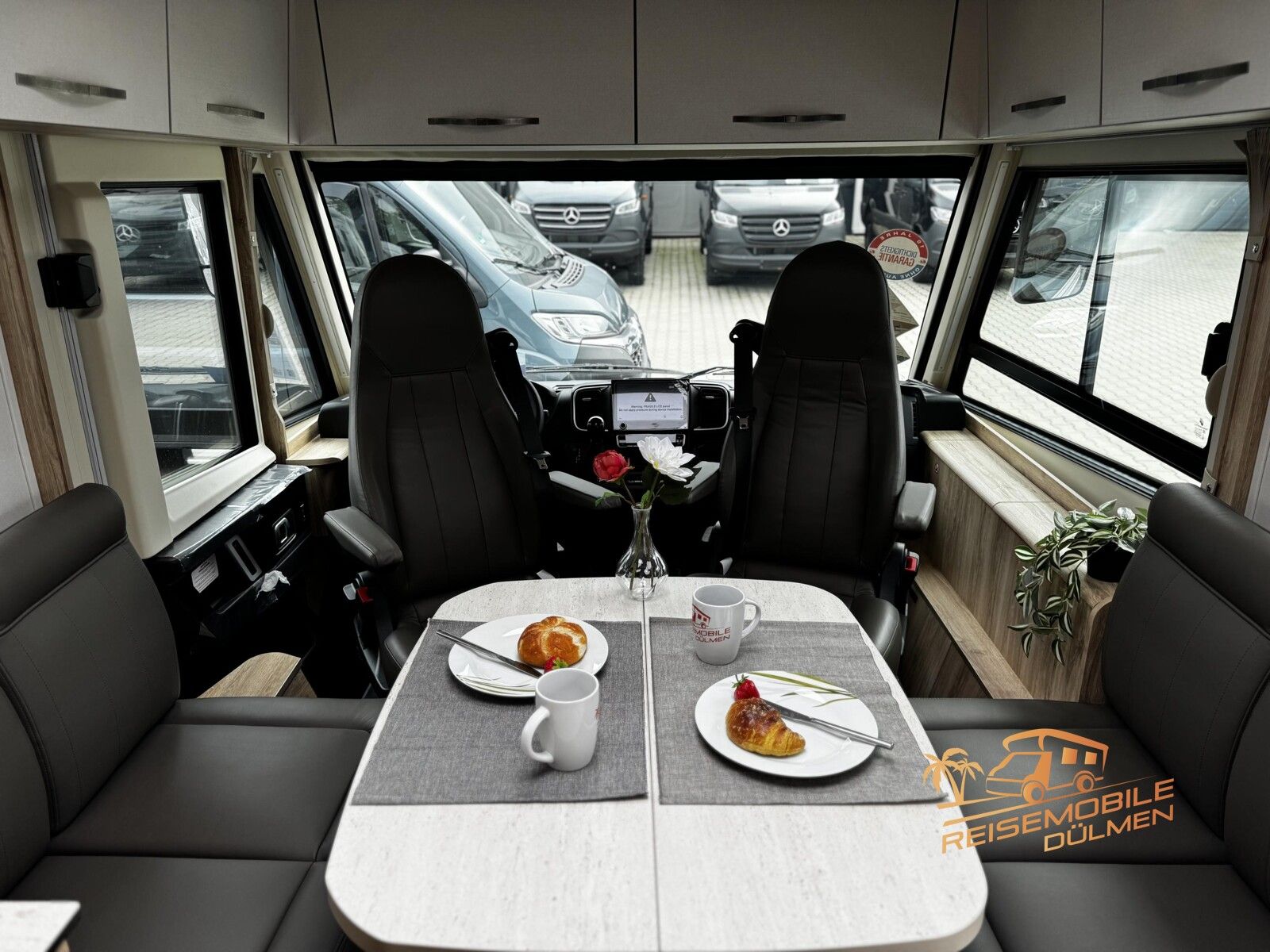 Fahrzeugabbildung Eura Mobil Integra Line 720 EF ohne Hubbett Mondial ALDE