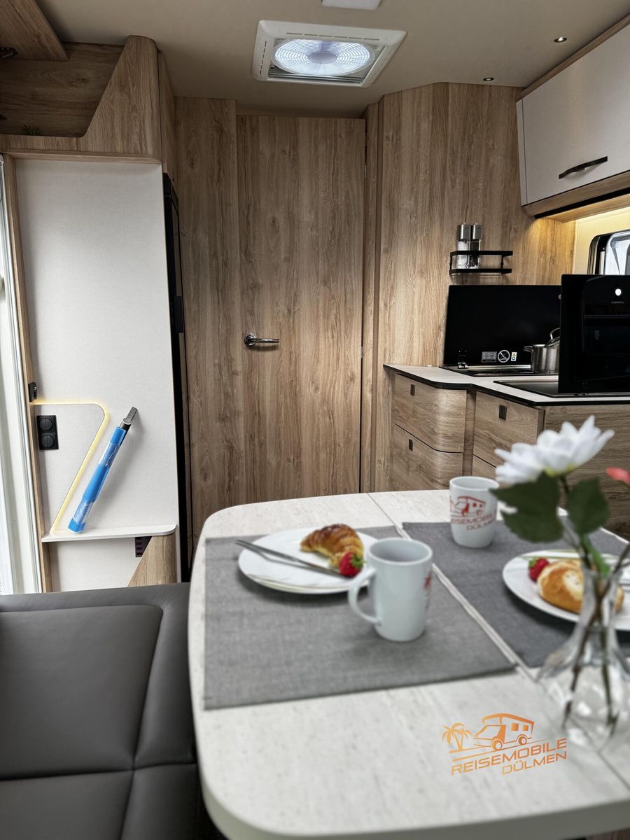 Fahrzeugabbildung Eura Mobil Integra Line 720 EF ohne Hubbett Mondial ALDE