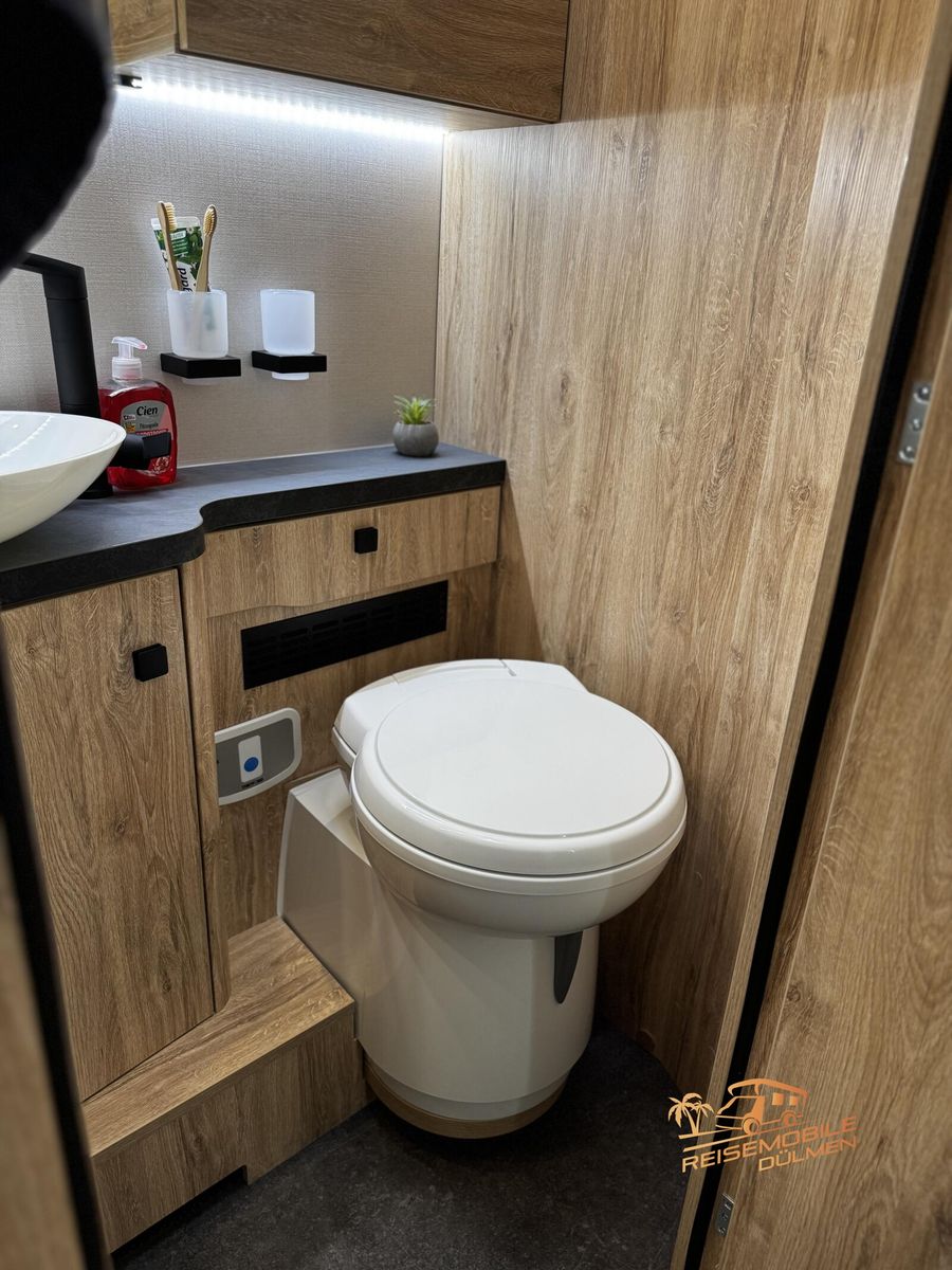 Fahrzeugabbildung Eura Mobil Integra Line 720 EF ohne Hubbett Mondial ALDE