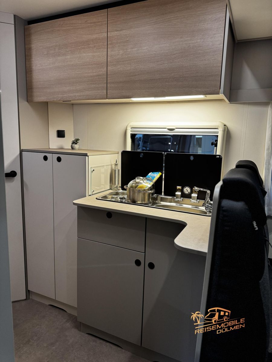 Fahrzeugabbildung LMC Tracer 680 DL Auto. Navi Markise 5Sitzer