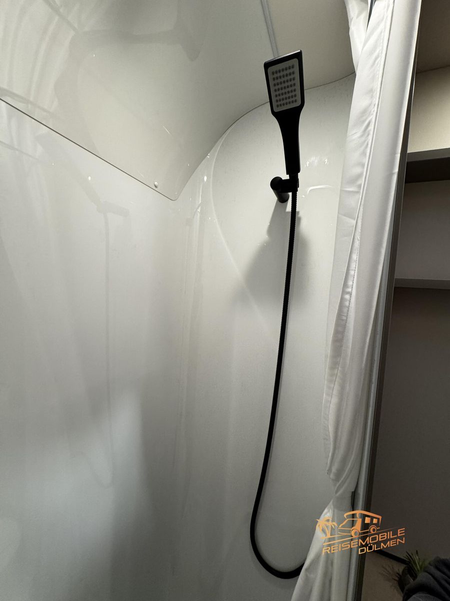 Fahrzeugabbildung LMC Tracer 680 DL Auto. Navi Markise 5Sitzer