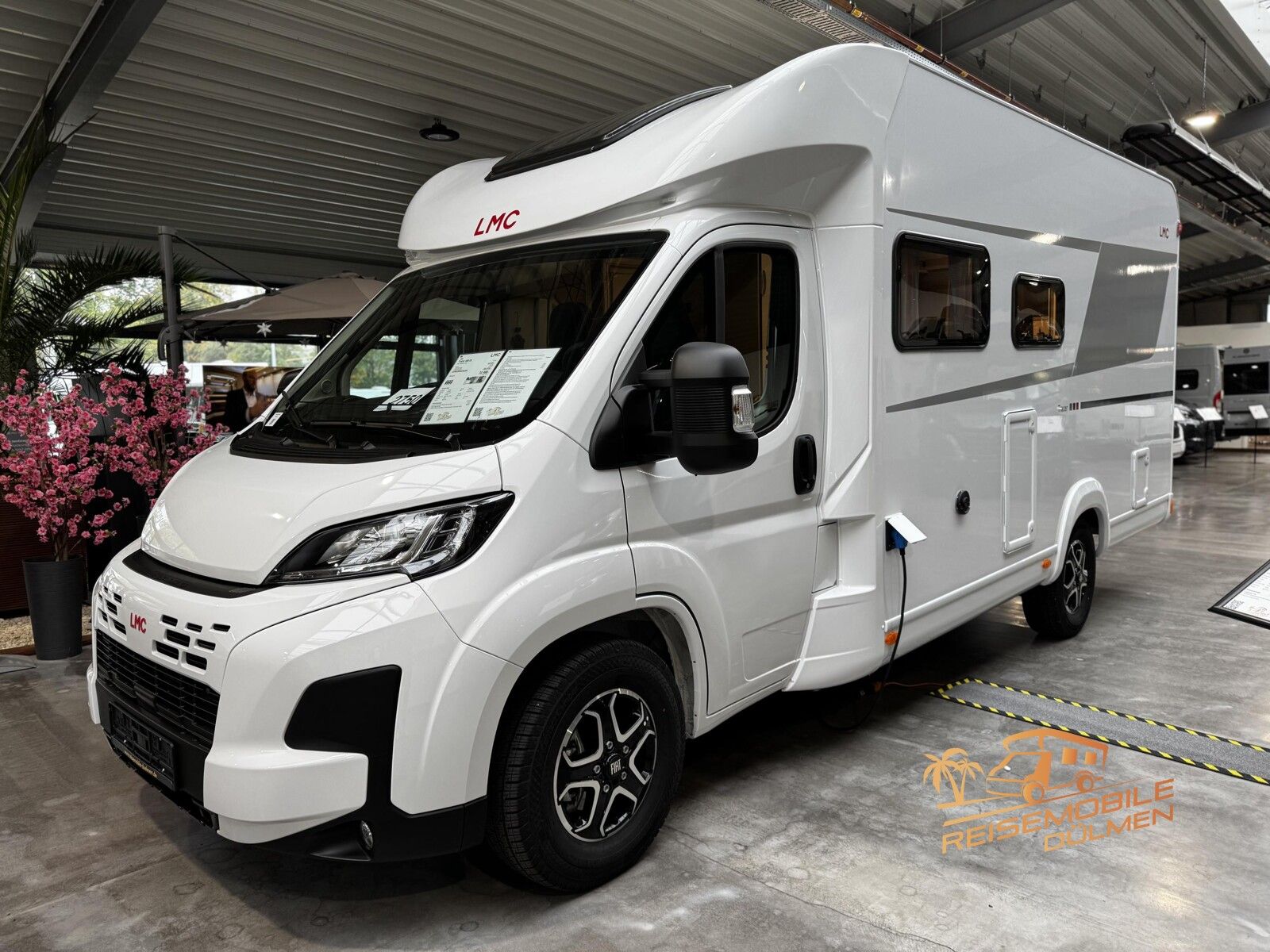 Fahrzeugabbildung LMC Tracer 680 DL Auto. Navi Markise 5Sitzer