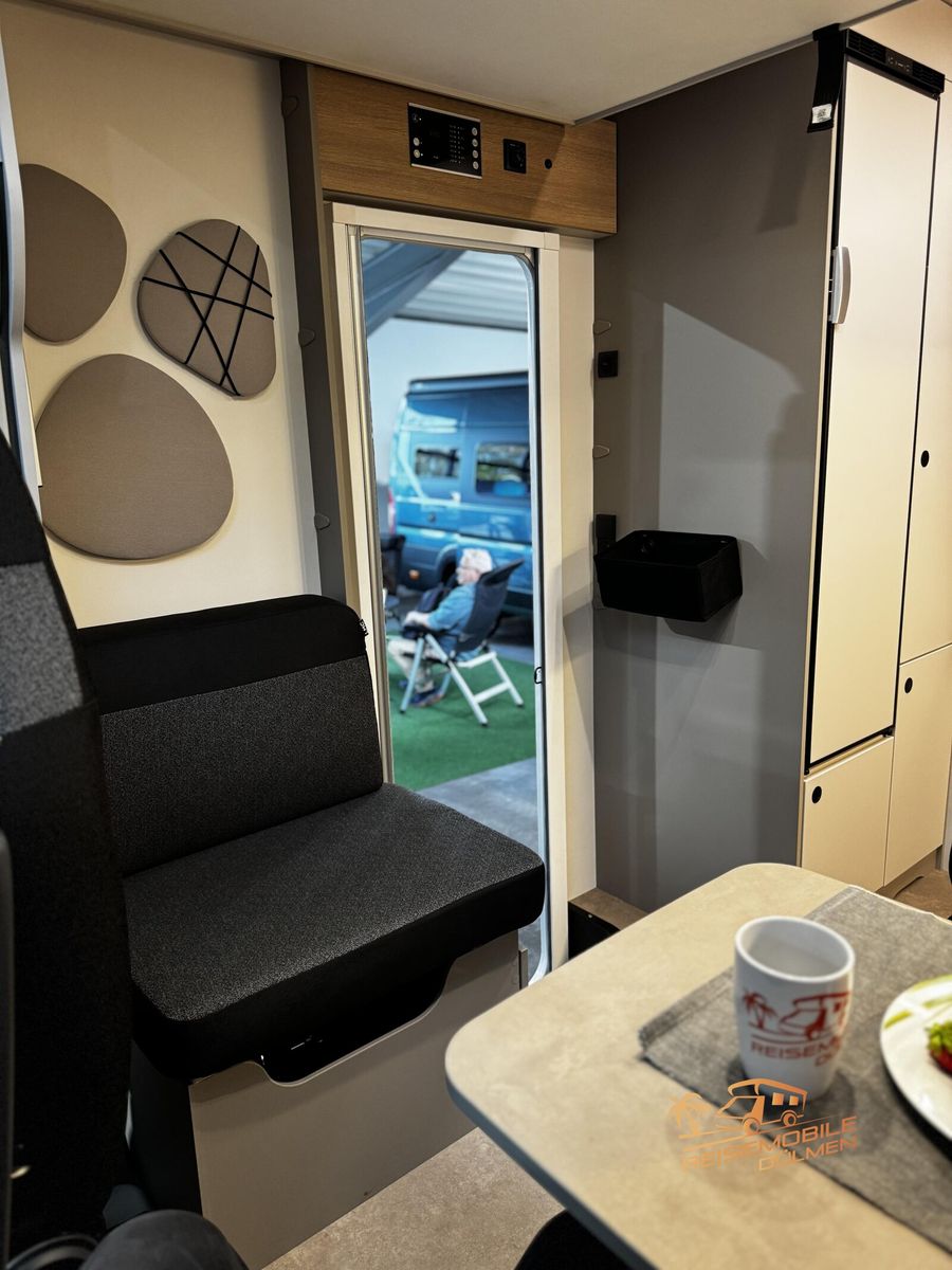 Fahrzeugabbildung LMC Tracer 680 DL 8 Gang Automatik   Markise RFK