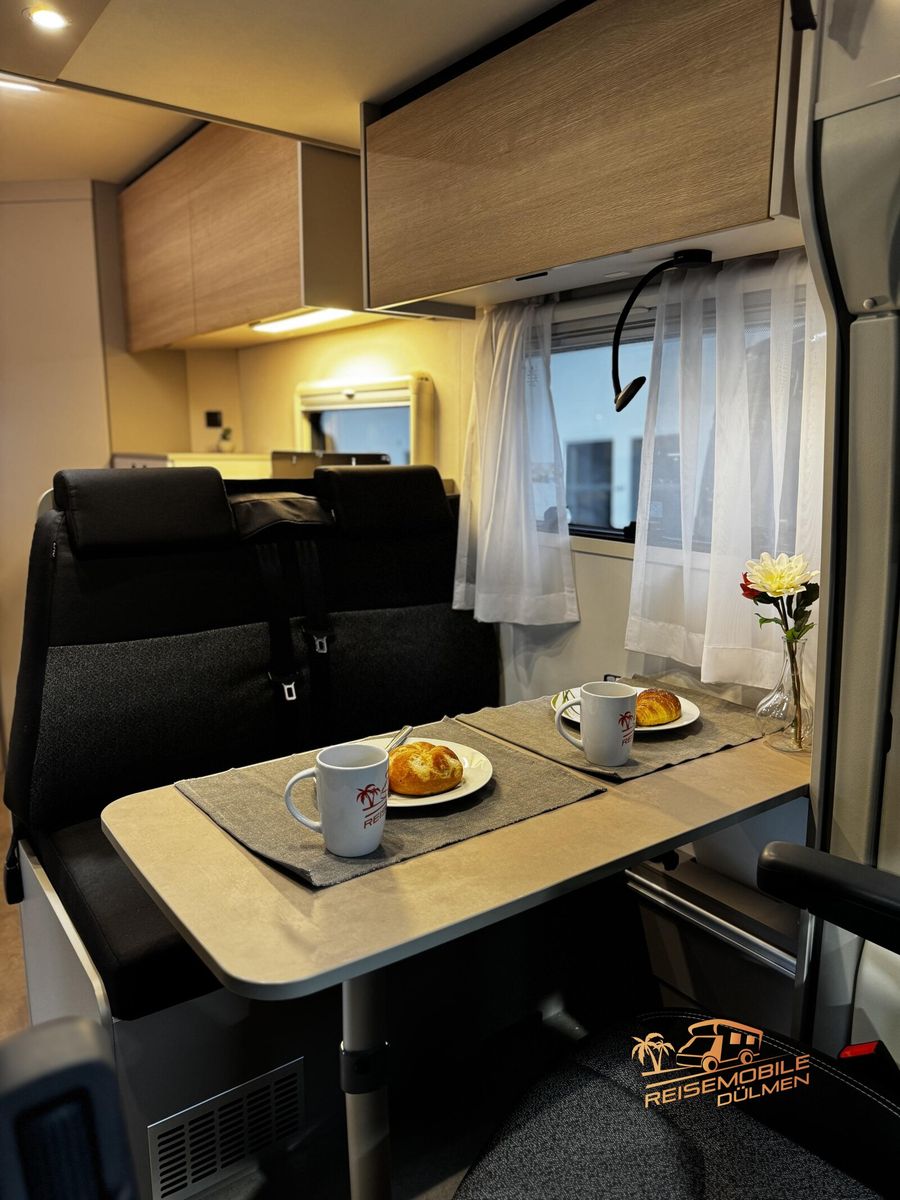 Fahrzeugabbildung LMC Tracer 680 DL 8 Gang Automatik   Markise RFK