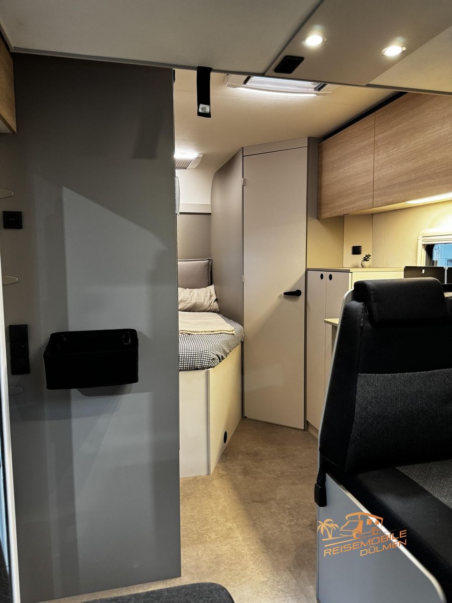 Fahrzeugabbildung LMC Tracer 680 DL 8 Gang Automatik   Markise RFK