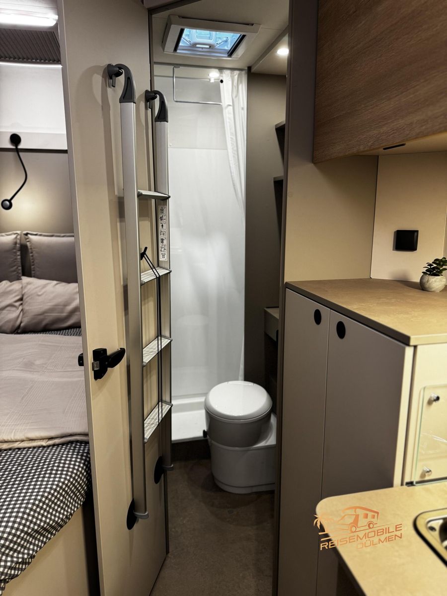 Fahrzeugabbildung LMC Tracer 680 DL 8 Gang Automatik   Markise RFK