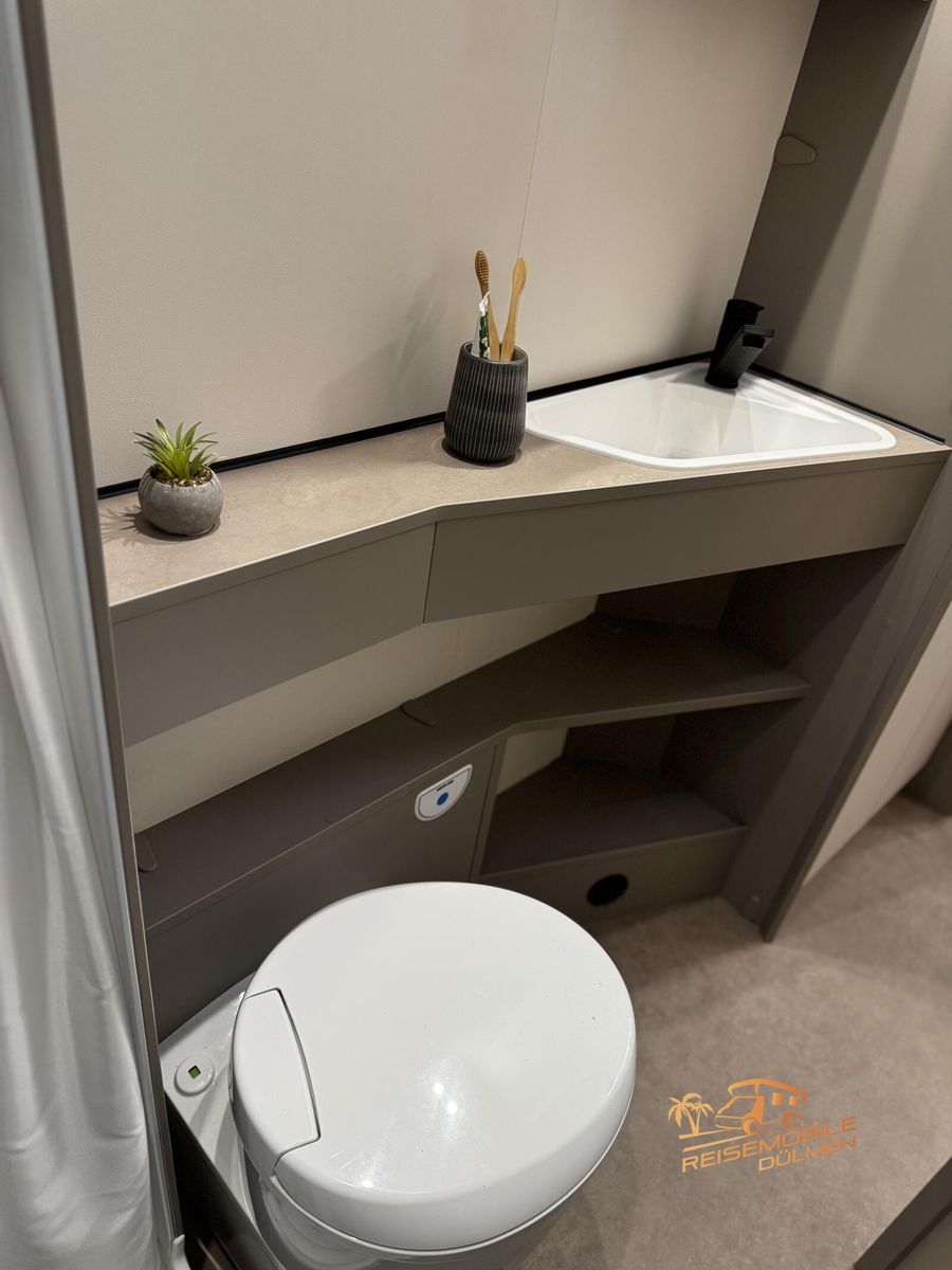 Fahrzeugabbildung LMC Tracer 680 DL 8 Gang Automatik   Markise RFK