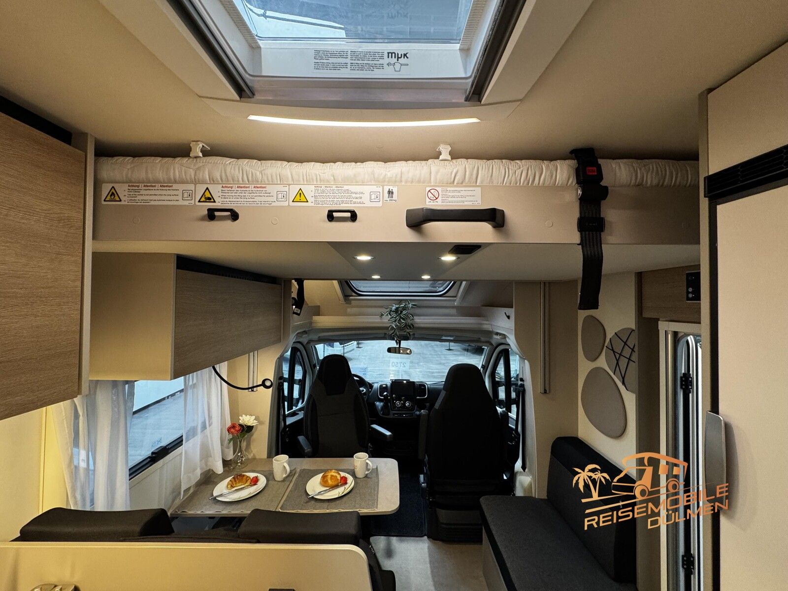 Fahrzeugabbildung LMC Tracer 680 DL 8 Gang Automatik   Markise RFK