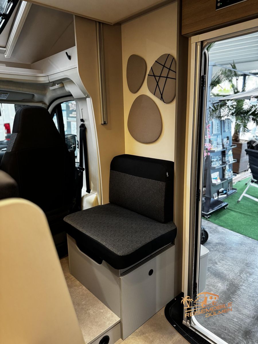 Fahrzeugabbildung LMC Tracer 680 DL 8 Gang Automatik   Markise RFK