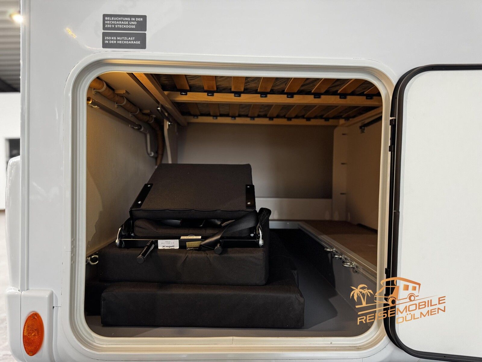 Fahrzeugabbildung LMC Tracer 680 DL 8 Gang Automatik   Markise RFK