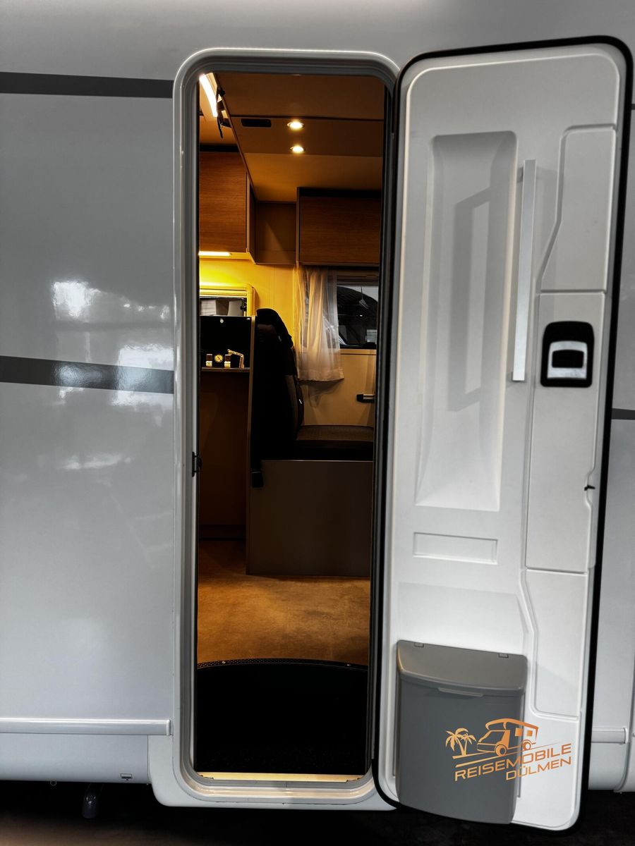 Fahrzeugabbildung LMC Tracer 680 DL 8 Gang Automatik   Markise RFK