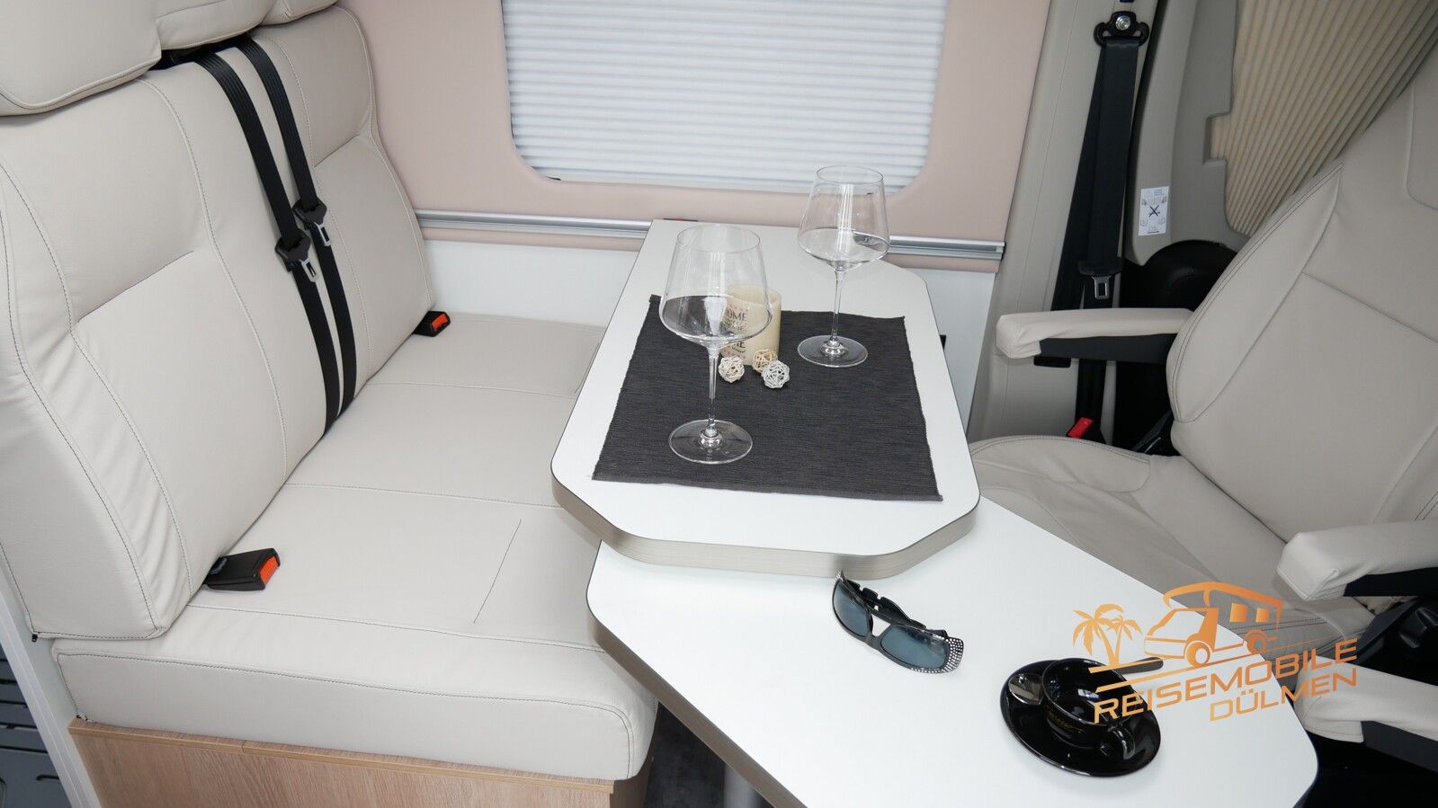 Fahrzeugabbildung Mooveo Van 60DB Auto. 160 PS Navi Markise Solar SAT TV