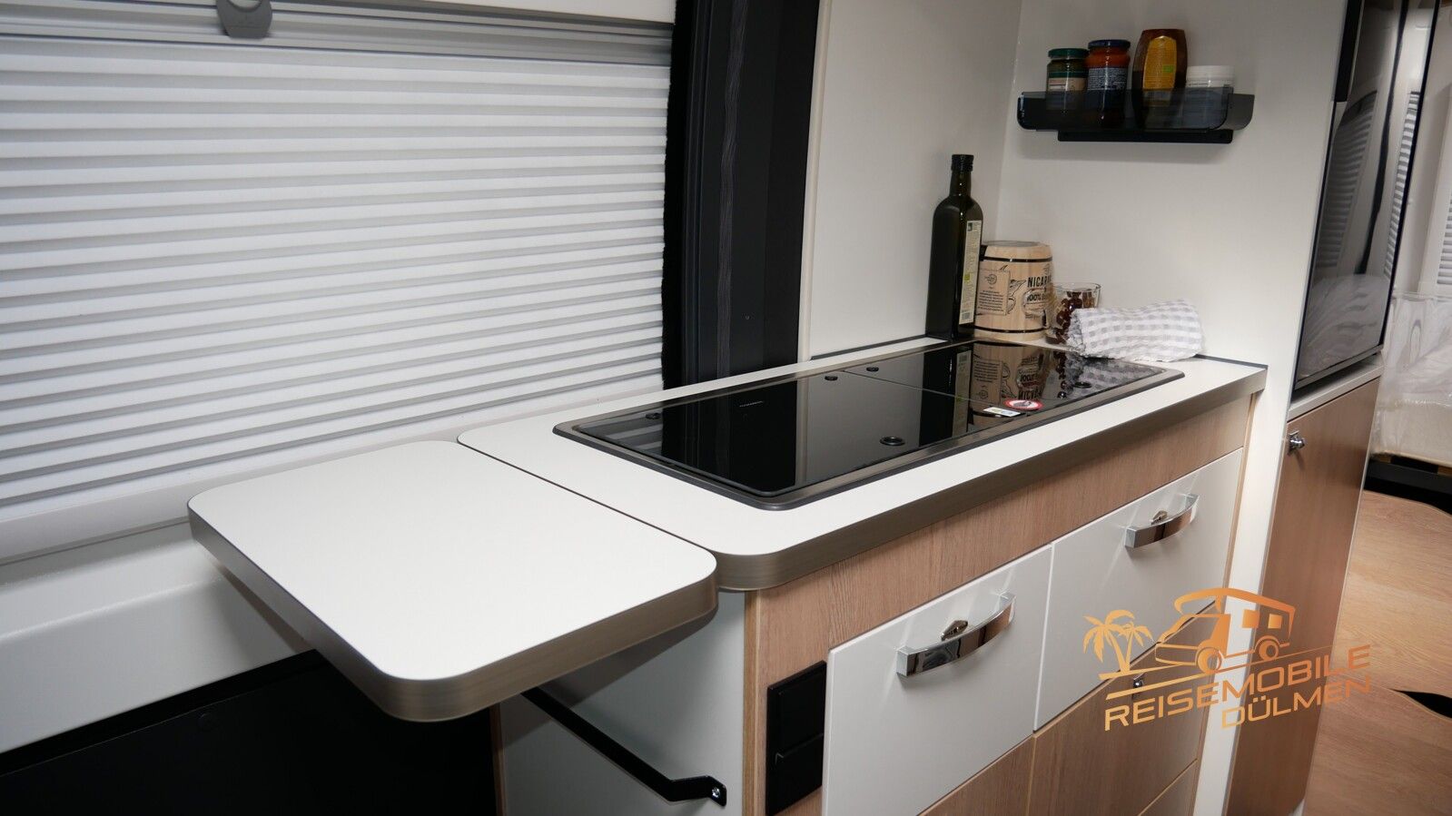 Fahrzeugabbildung Mooveo Van 60DB Auto. 160 PS Navi Markise Solar SAT TV