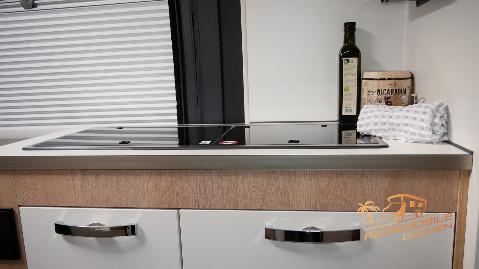 Fahrzeugabbildung Mooveo Van 60DB Auto. 160 PS Navi Markise Solar SAT TV