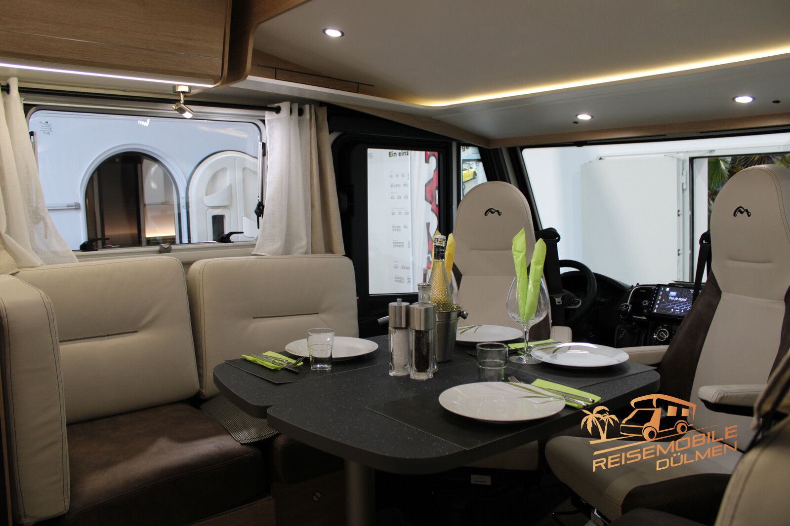 Fahrzeugabbildung Mooveo Int 74EBF Automatik Auto-Sat TV Solar RFK