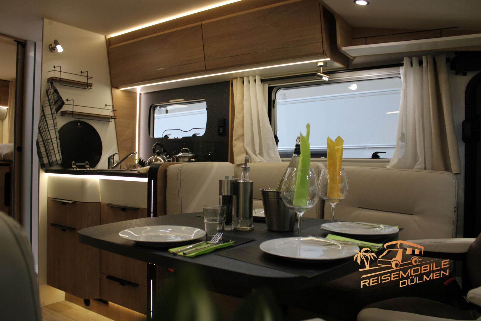 Fahrzeugabbildung Mooveo Int 74EBF Automatik Auto-Sat TV Solar RFK