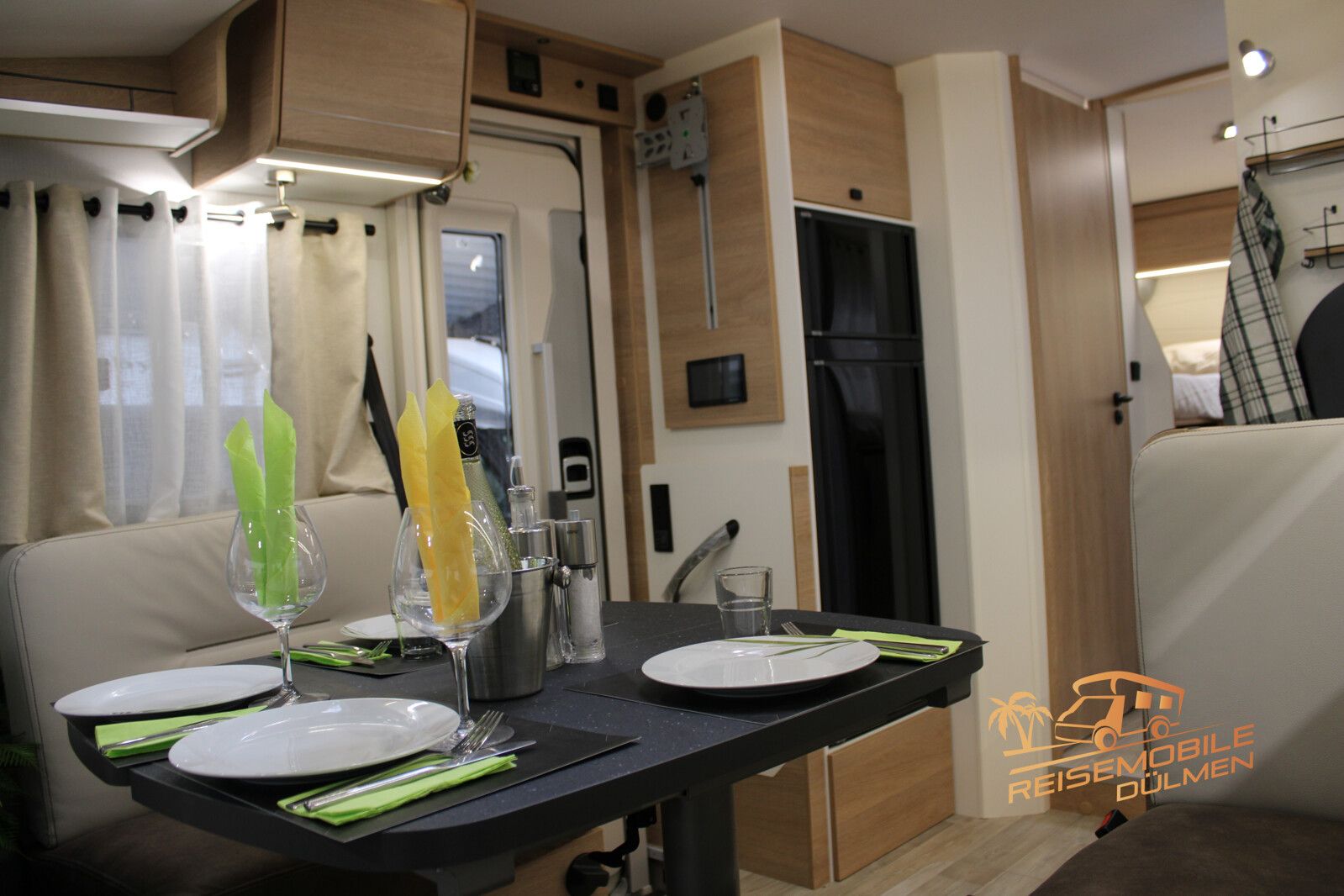 Fahrzeugabbildung Mooveo Int 74EBF Automatik Auto-Sat TV Solar RFK