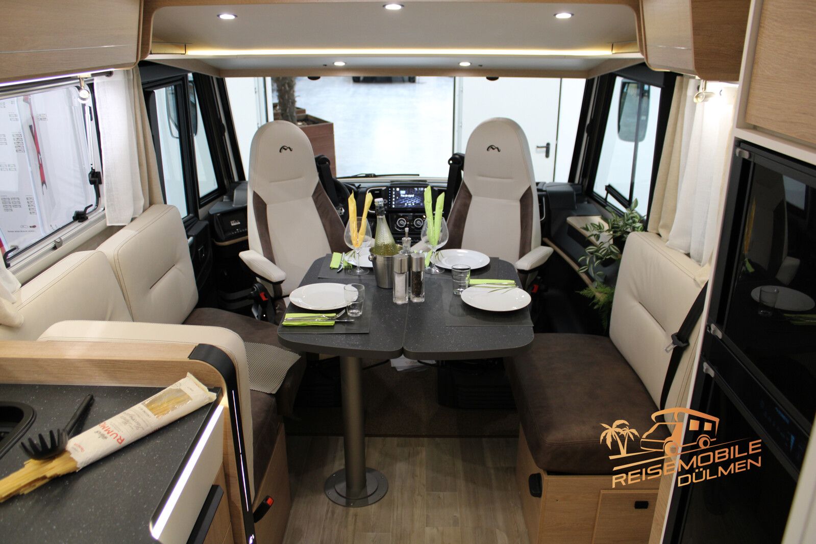 Fahrzeugabbildung Mooveo Int 74EBF Automatik Auto-Sat TV Solar RFK