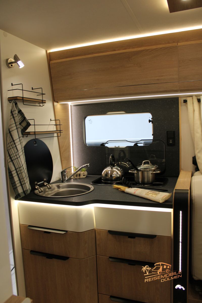 Fahrzeugabbildung Mooveo Int 74EBF Automatik Auto-Sat TV Solar RFK