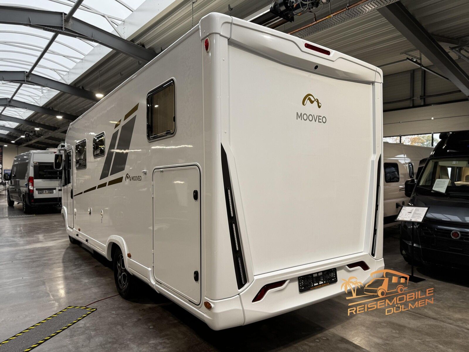 Fahrzeugabbildung Mooveo Int 74EBF Automatik Auto-Sat TV Solar RFK
