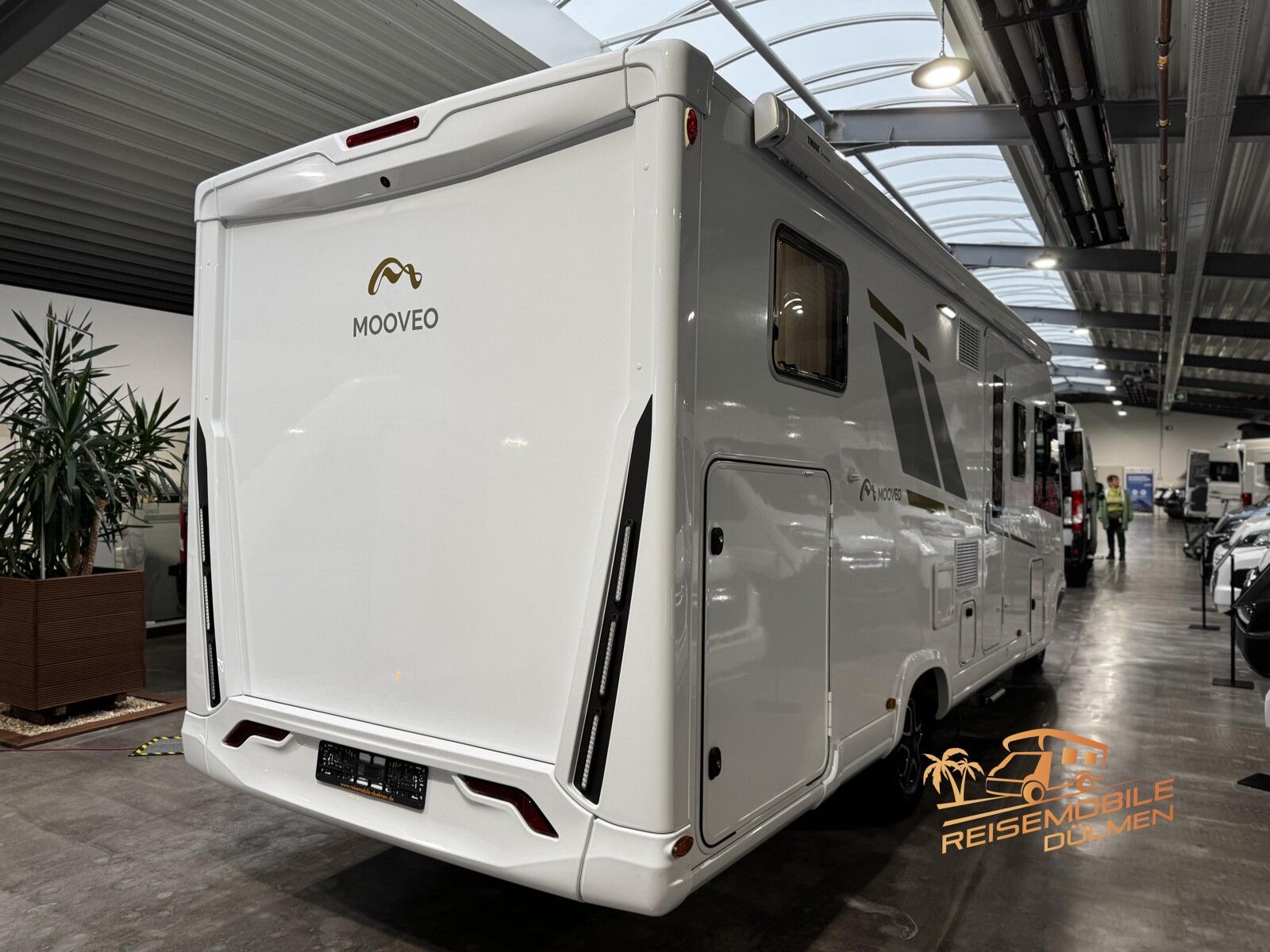 Fahrzeugabbildung Mooveo Int 74EBF Automatik Auto-Sat TV Solar RFK