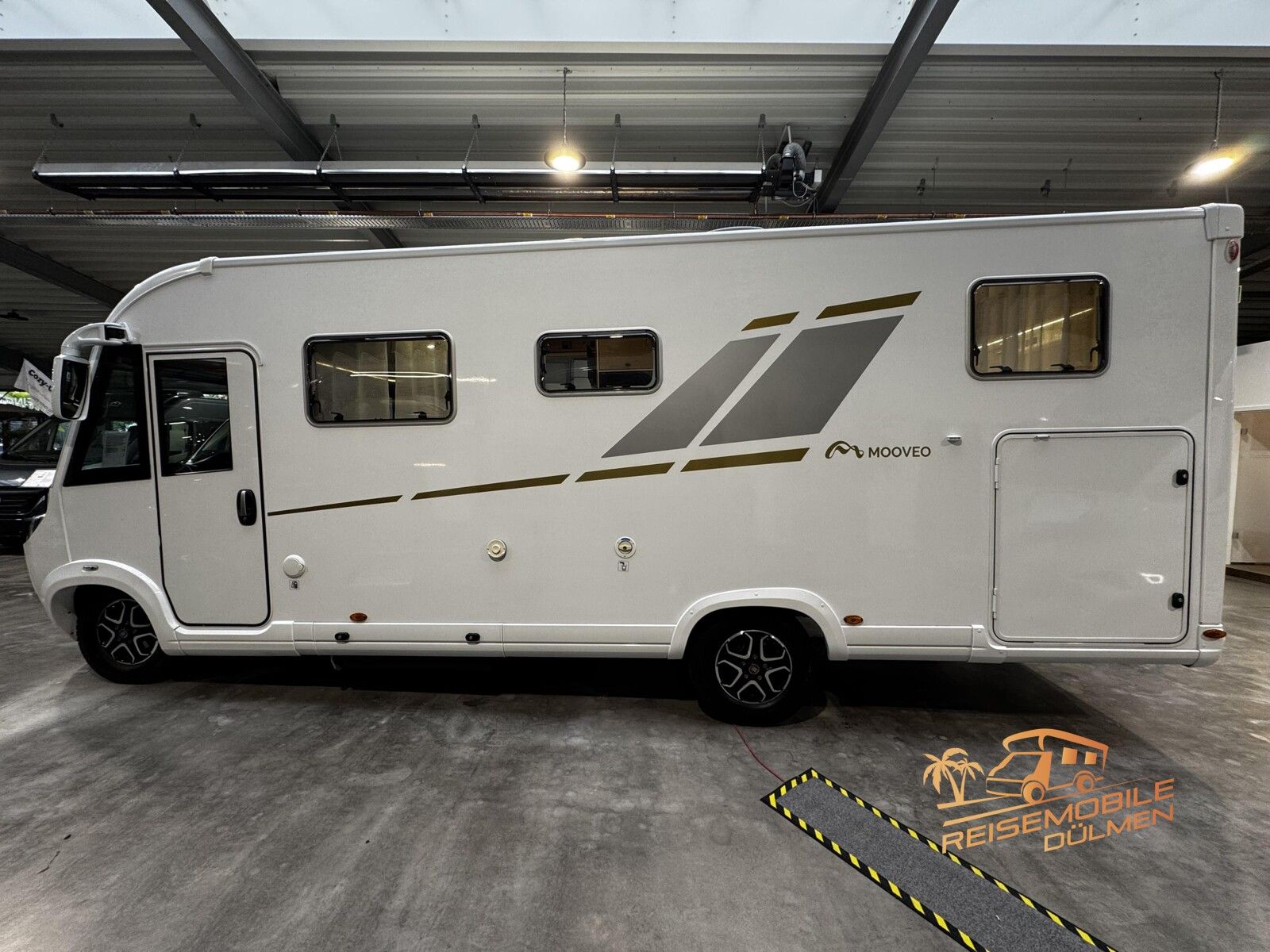 Fahrzeugabbildung Mooveo Int 74EBF Automatik Auto-Sat TV Solar RFK