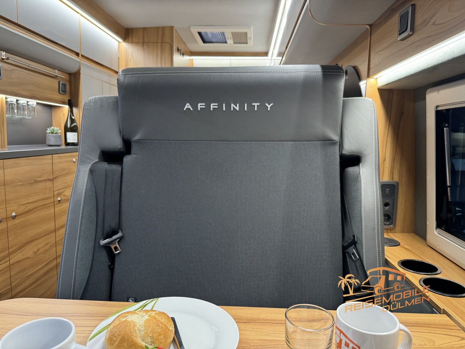 Fahrzeugabbildung Affinity Camper Van ONE Solar Navi RFK 18 Markise AHK