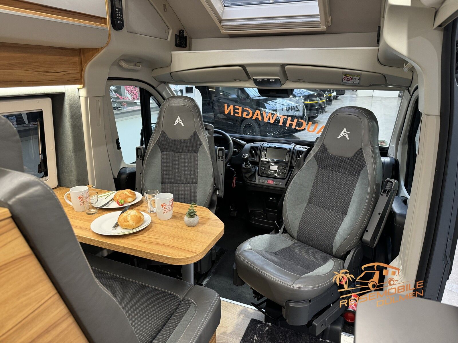 Fahrzeugabbildung Affinity Camper Van ONE Solar Navi RFK 18 Markise AHK