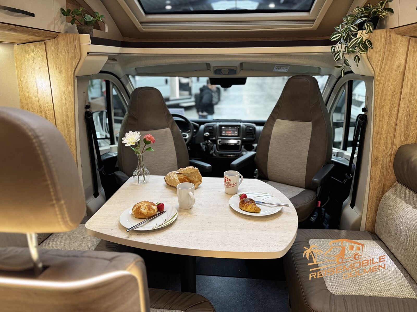 Fahrzeugabbildung Eura Mobil Profila T PT 695 EB Dachklima Fahrassistenz