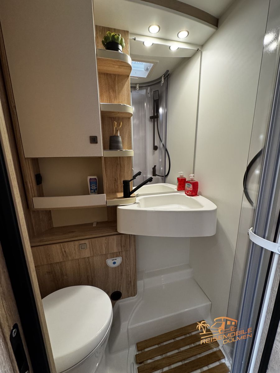 Fahrzeugabbildung Eura Mobil Profila T PT 695 EB Dachklima Fahrassistenz