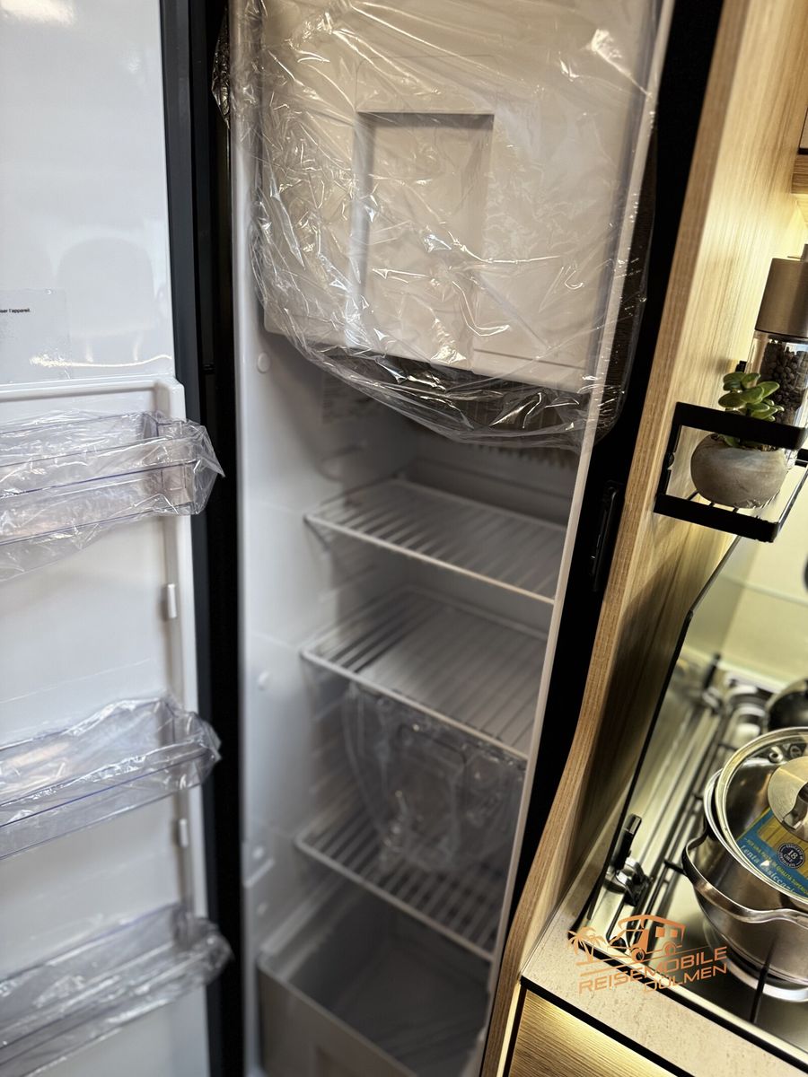 Fahrzeugabbildung Eura Mobil Profila T PT 695 EB Dachklima Fahrassistenz