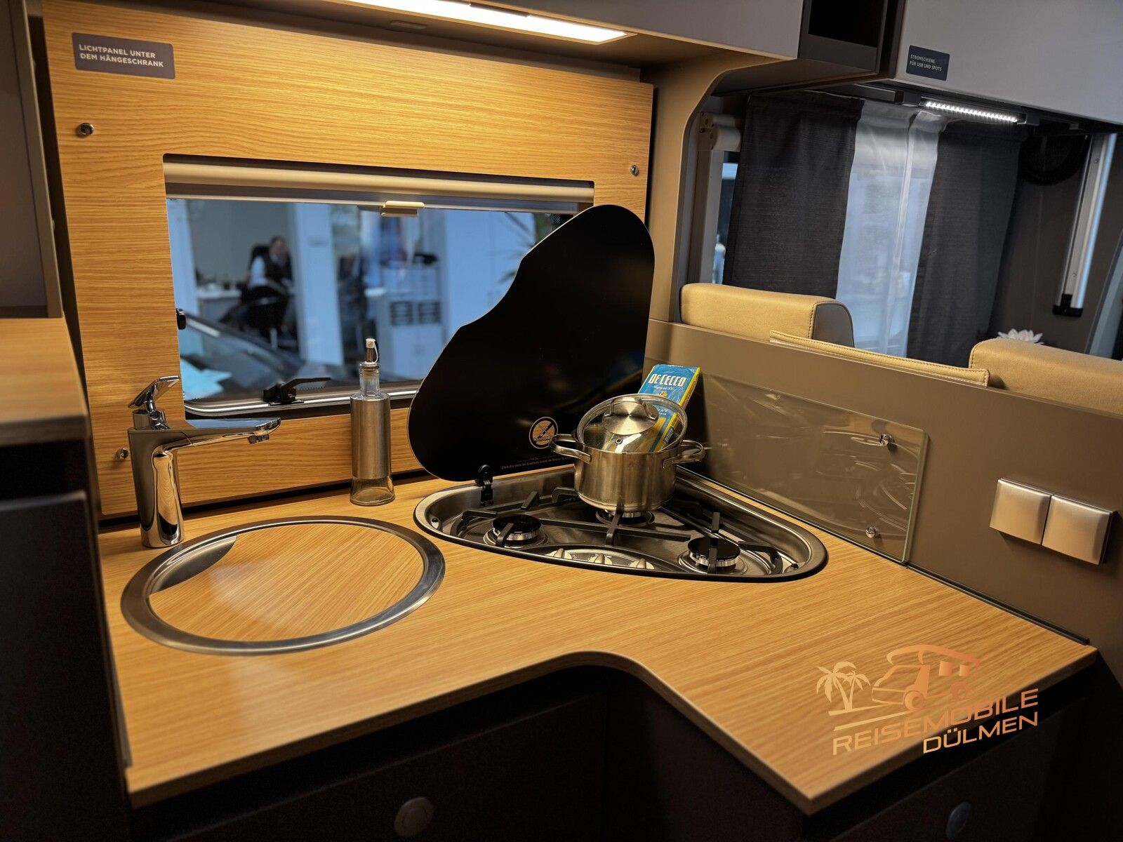 Fahrzeugabbildung LMC Tourer Lift H 660 G 70 Jahre Allwetterreifen