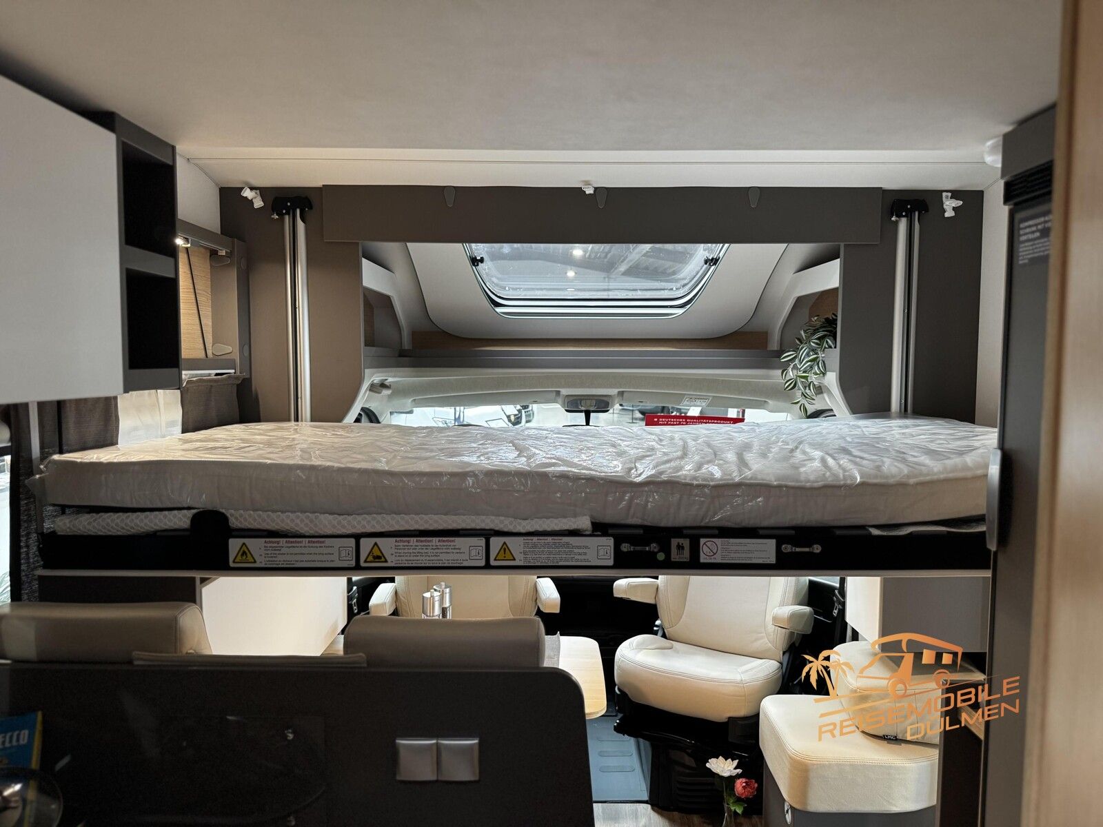 Fahrzeugabbildung LMC Tourer Lift H 660 G 70 Jahre Allwetterreifen