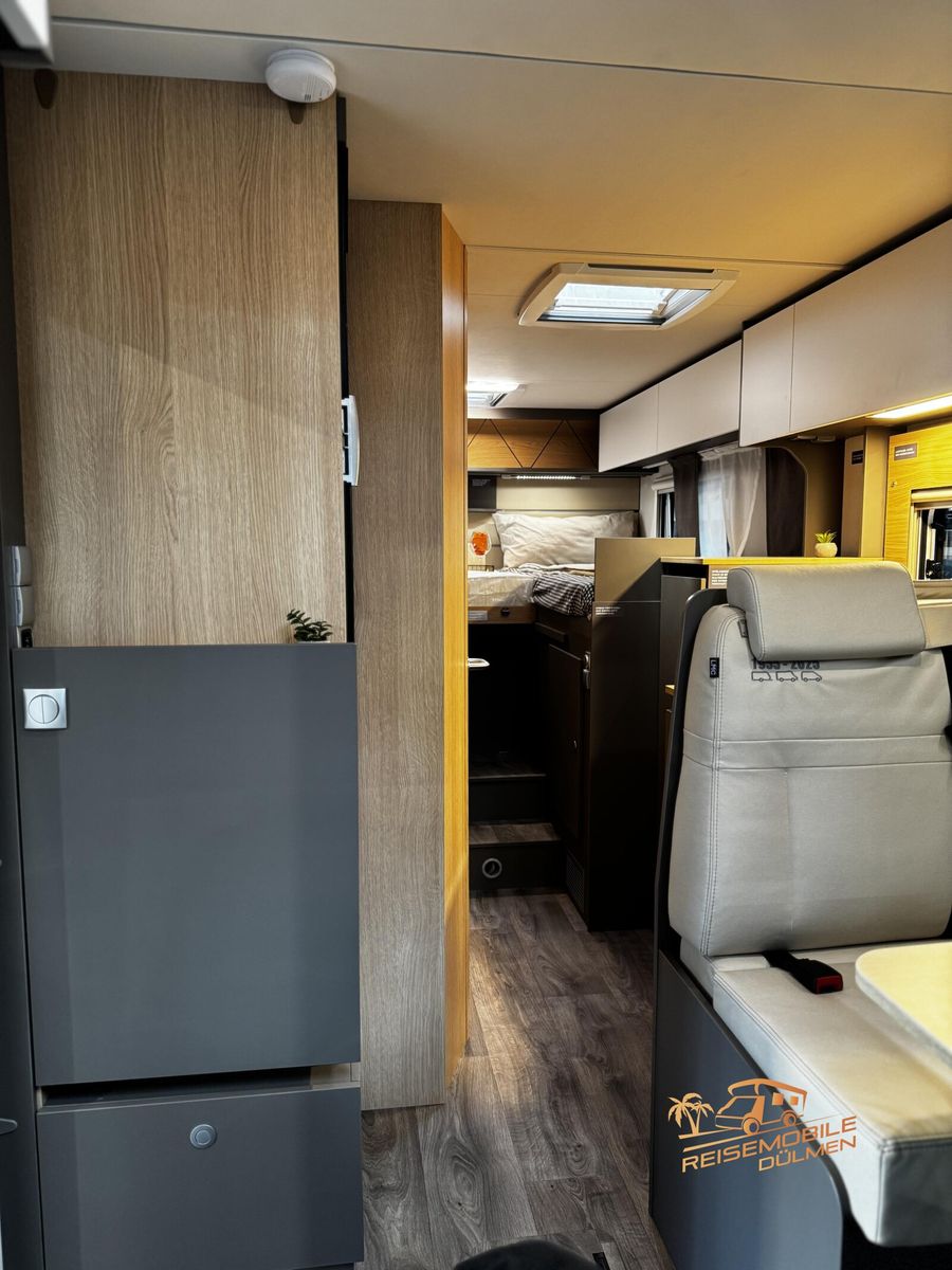 Fahrzeugabbildung LMC Tourer Lift H 660 G 70 Jahre Allwetterreifen