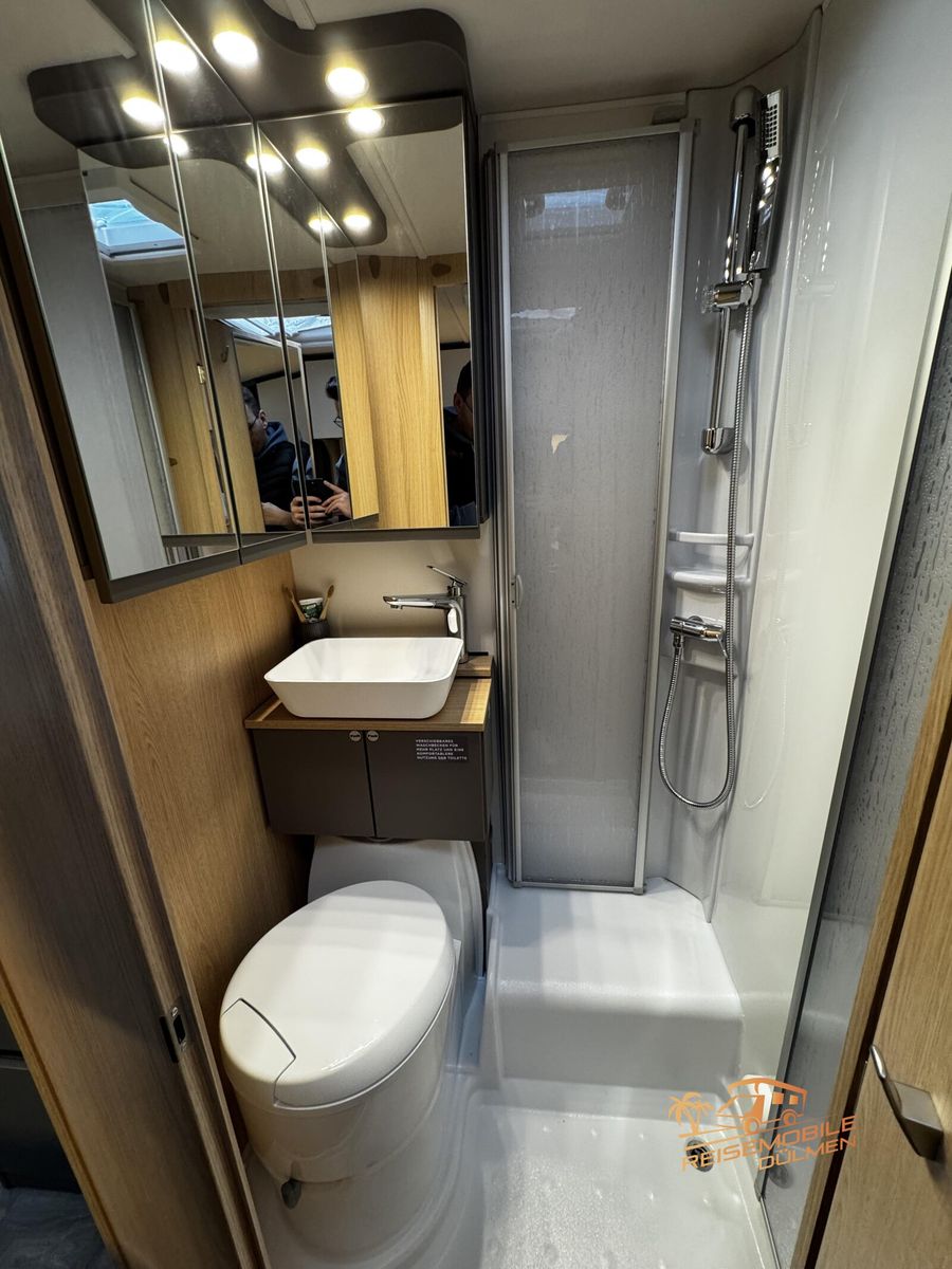 Fahrzeugabbildung LMC Tourer Lift H 660 G 70 Jahre Allwetterreifen