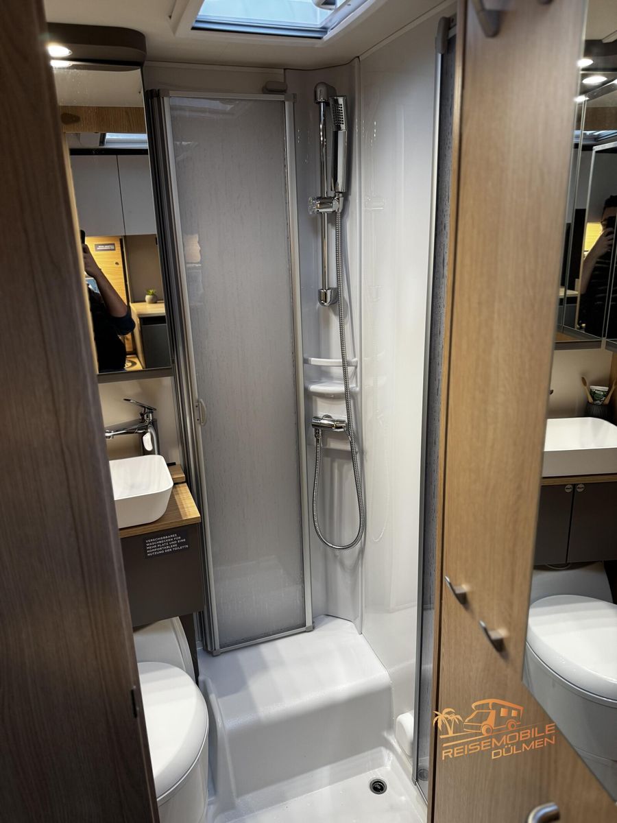 Fahrzeugabbildung LMC Tourer Lift H 660 G 70 Jahre Allwetterreifen