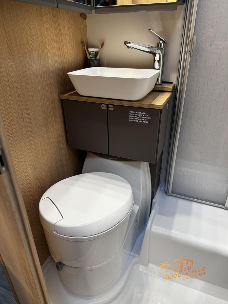 Fahrzeugabbildung LMC Tourer Lift H 660 G 70 Jahre Allwetterreifen