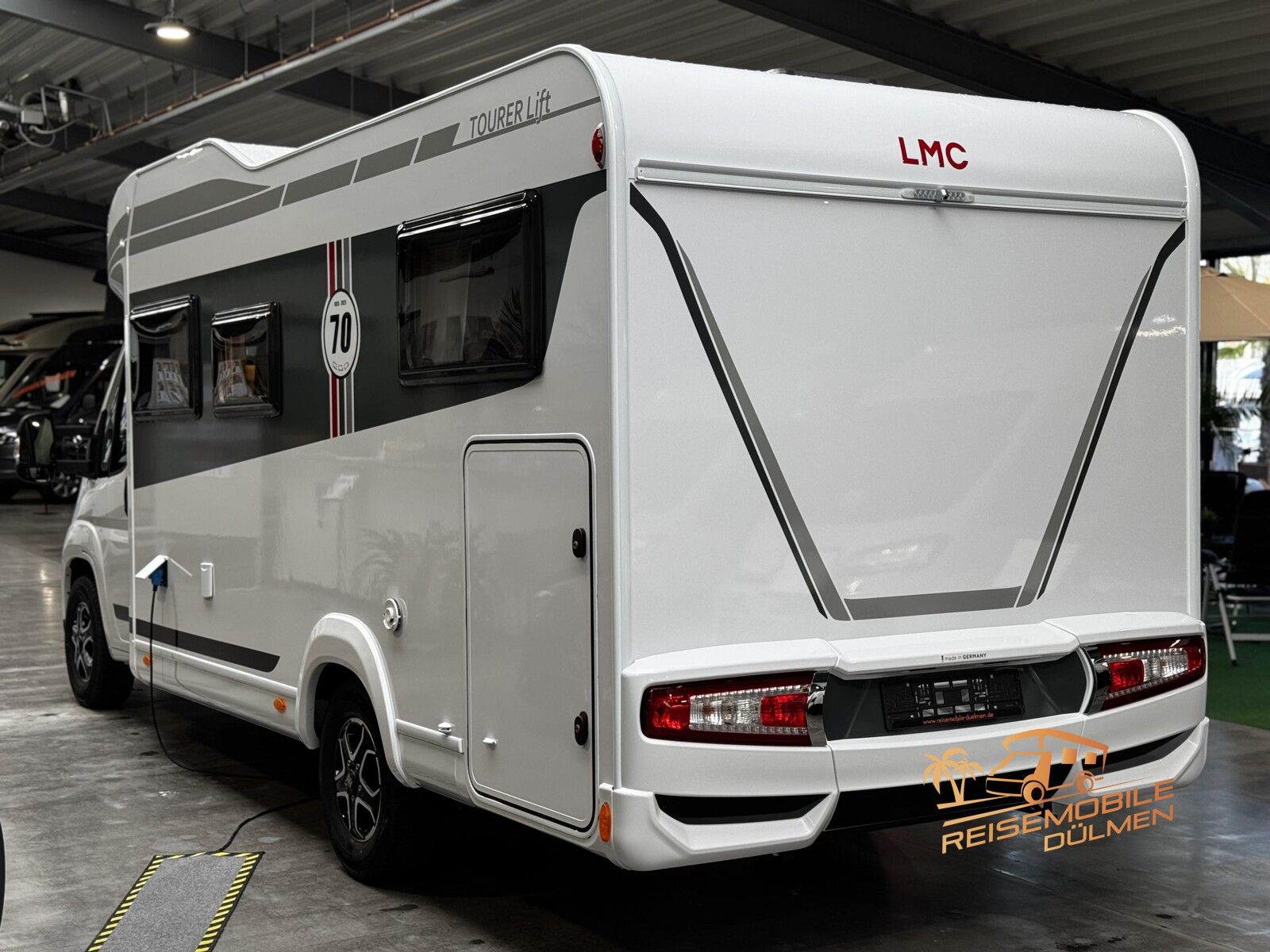 Fahrzeugabbildung LMC Tourer Lift H 660 G 70 Jahre Allwetterreifen