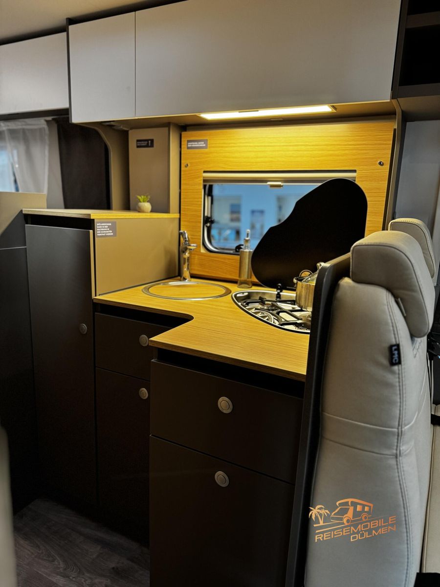 Fahrzeugabbildung LMC Tourer Lift H 660 G Automatik 70 Jahre RFK