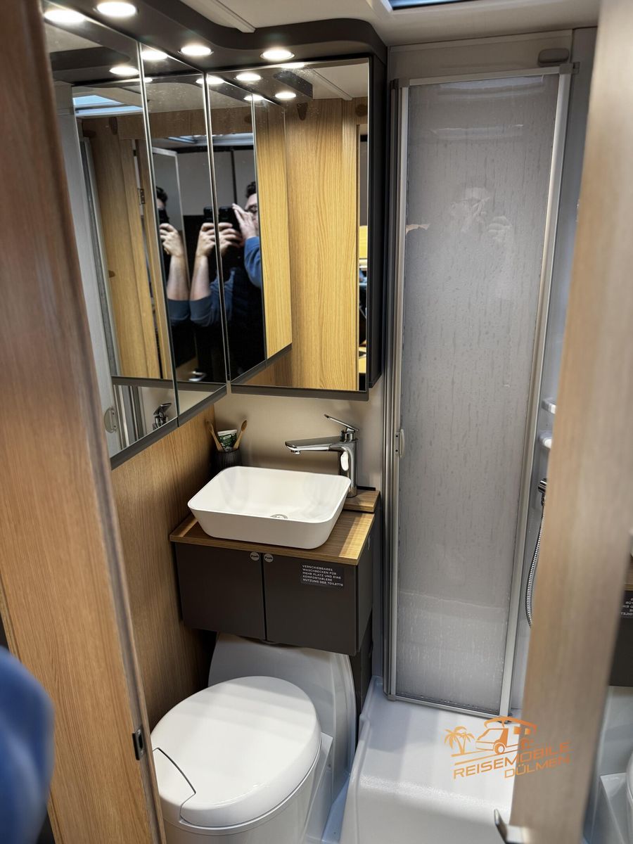 Fahrzeugabbildung LMC Tourer Lift H 660 G Automatik 70 Jahre RFK