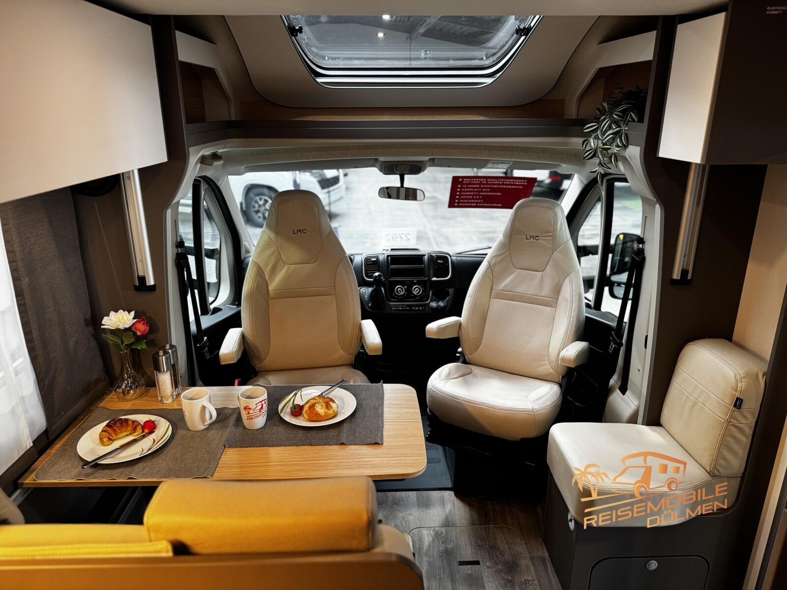 Fahrzeugabbildung LMC Tourer Lift H 660 G GFK RFK LED AGM Ladebooster