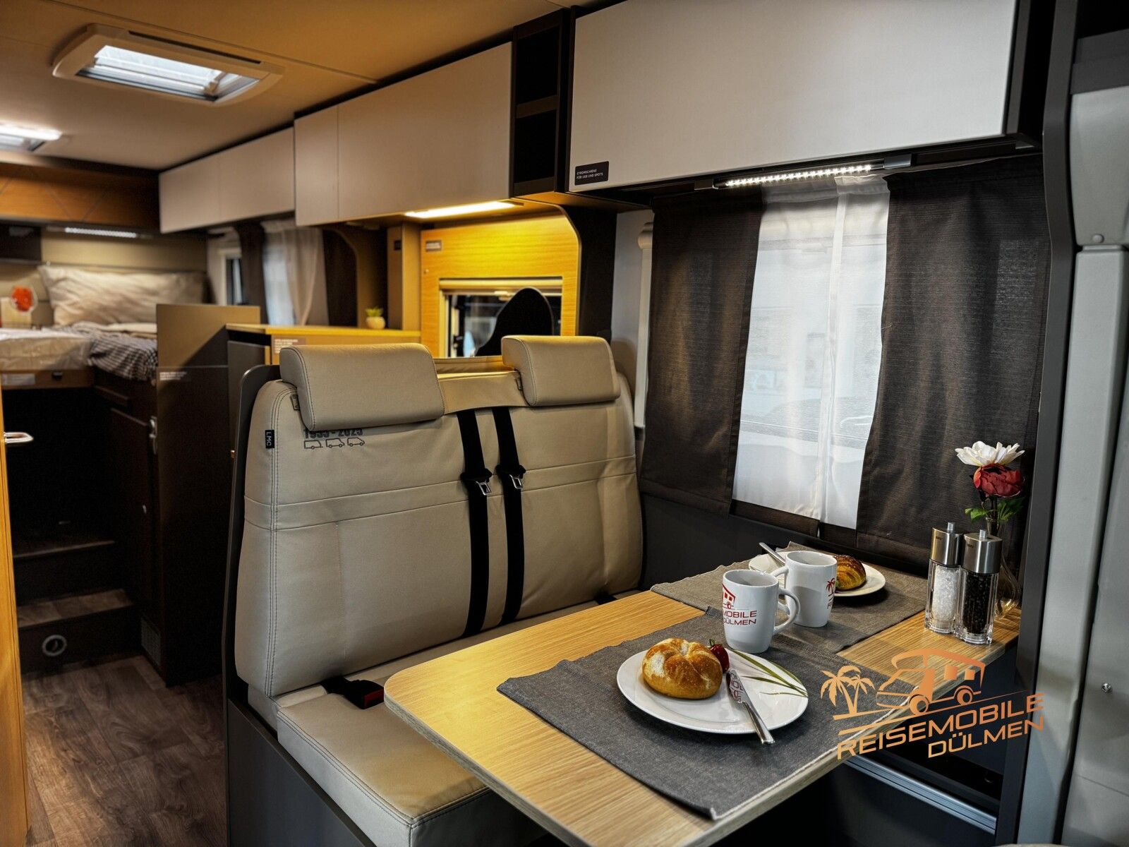 Fahrzeugabbildung LMC Tourer Lift H 660 G GFK RFK LED AGM Ladebooster