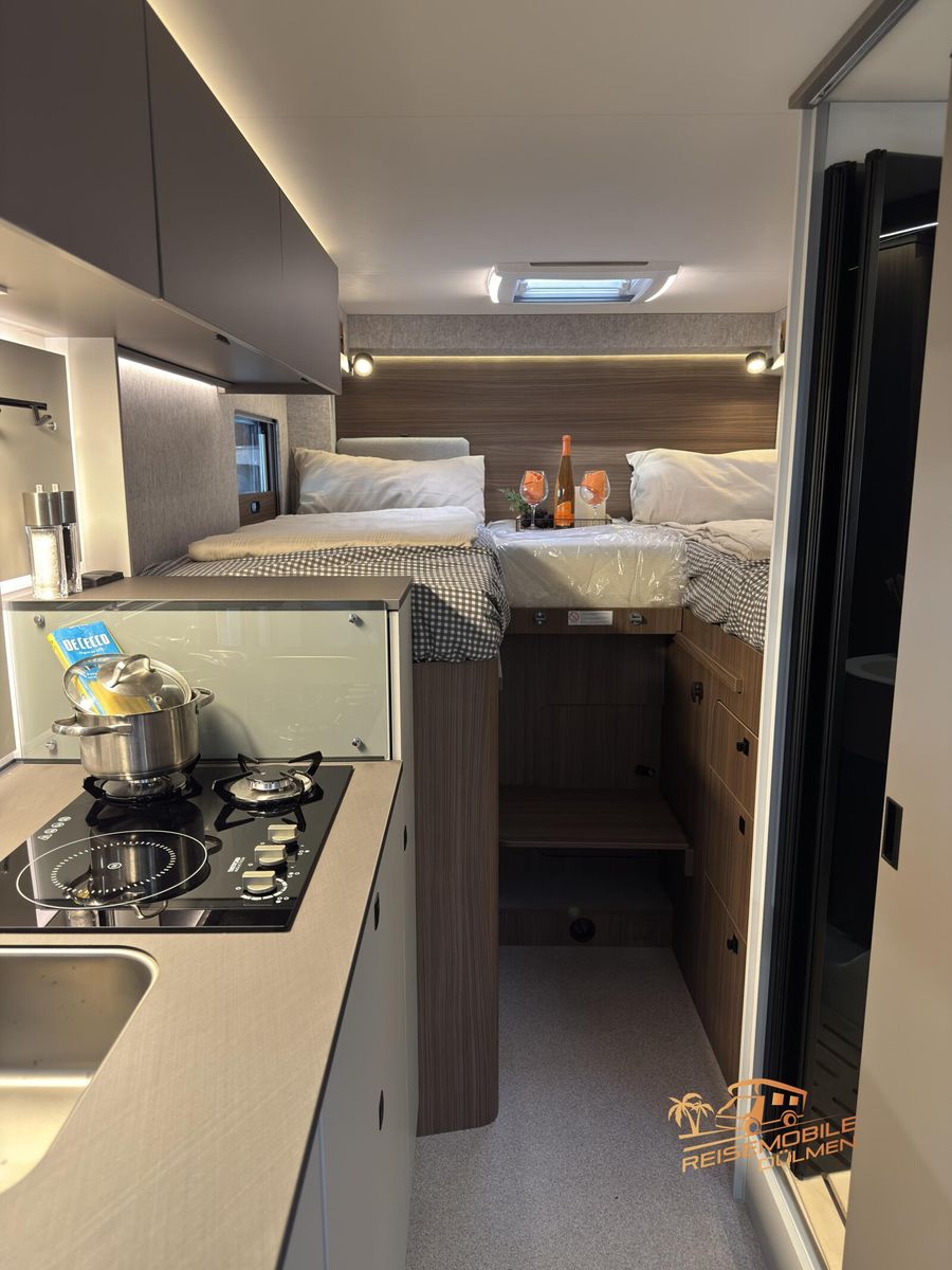 Fahrzeugabbildung LMC Cruiser 740 EL TV SAT Truma 6D Markise