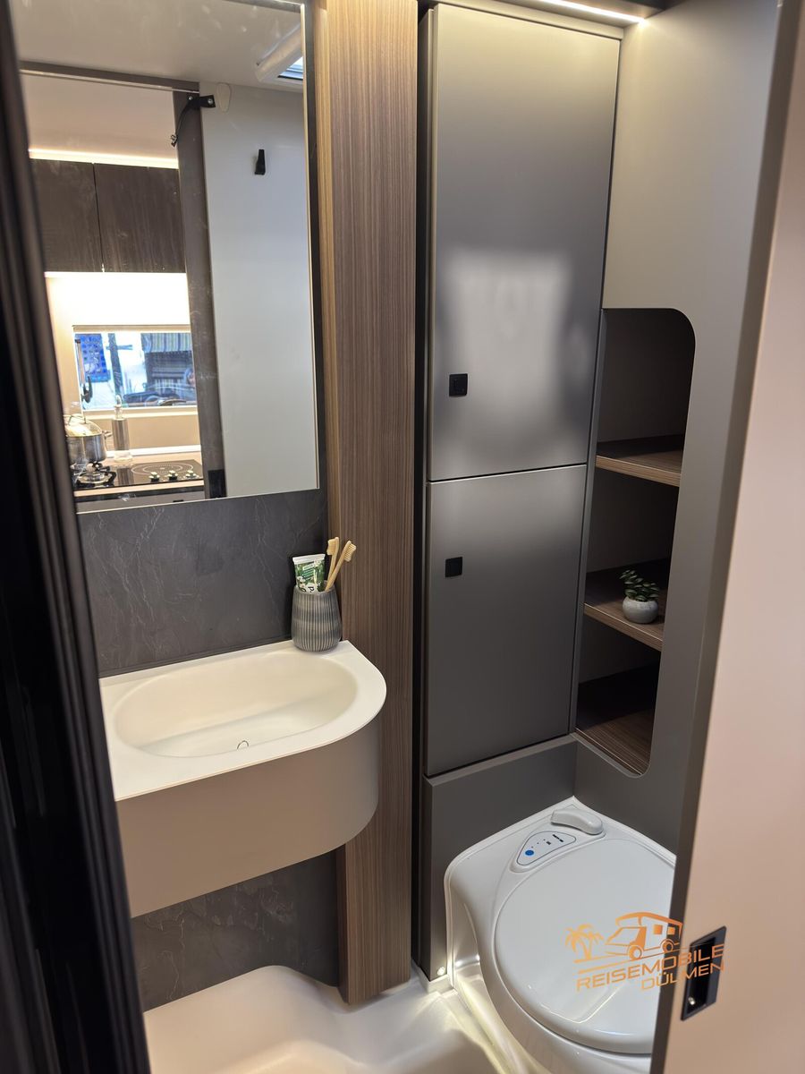 Fahrzeugabbildung LMC Cruiser 740 EL TV SAT Truma 6D Markise