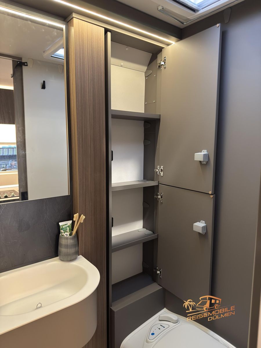 Fahrzeugabbildung LMC Cruiser 740 EL TV SAT Truma 6D Markise