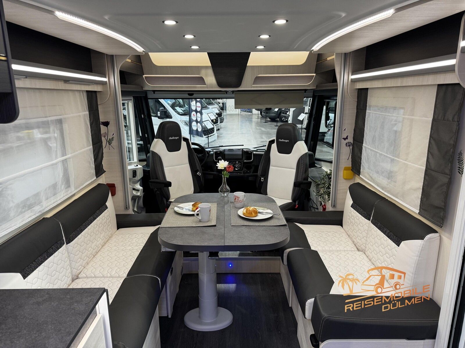 Fahrzeugabbildung Challenger Integriert Graphite Edition 2060 Auto. Artic 6D