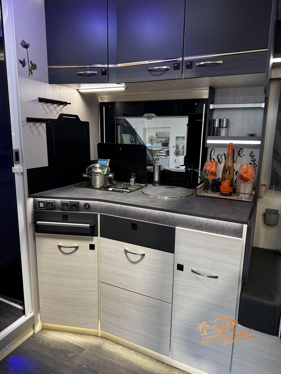 Fahrzeugabbildung Challenger Integriert Graphite Edition 2060 Auto. Artic 6D