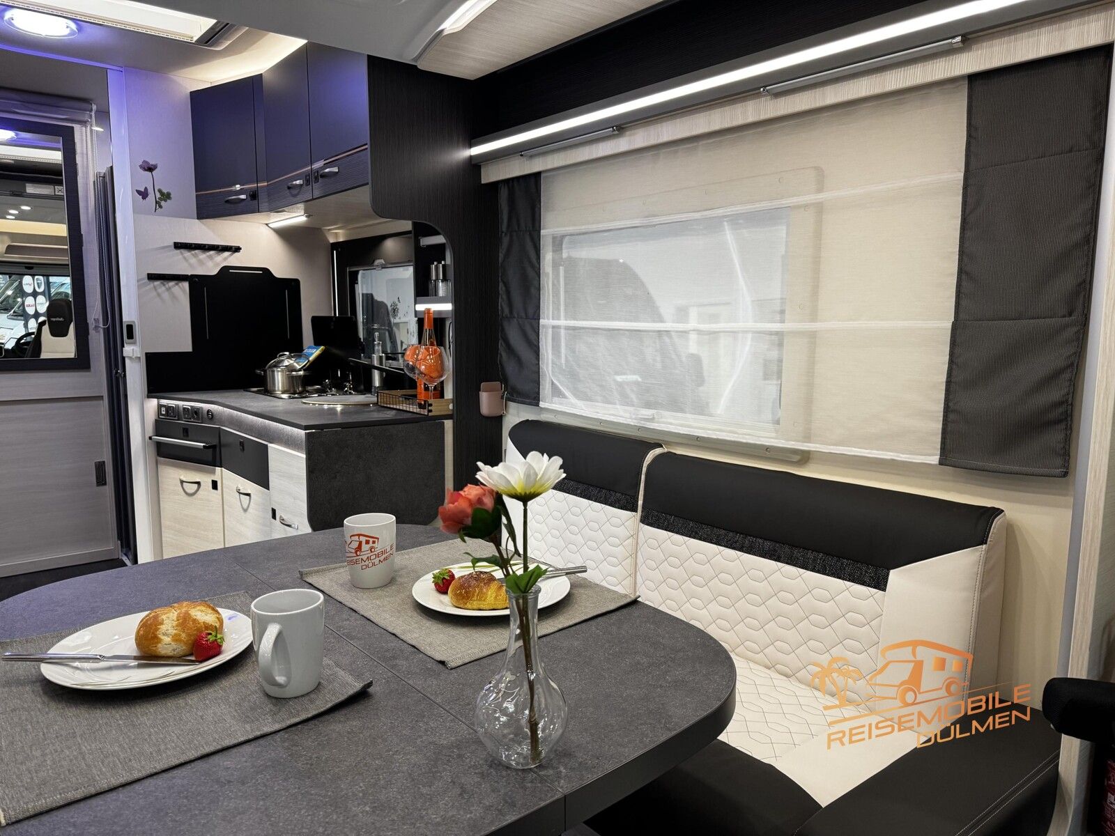 Fahrzeugabbildung Challenger Integriert Graphite Edition 2060 Auto. Artic 6D