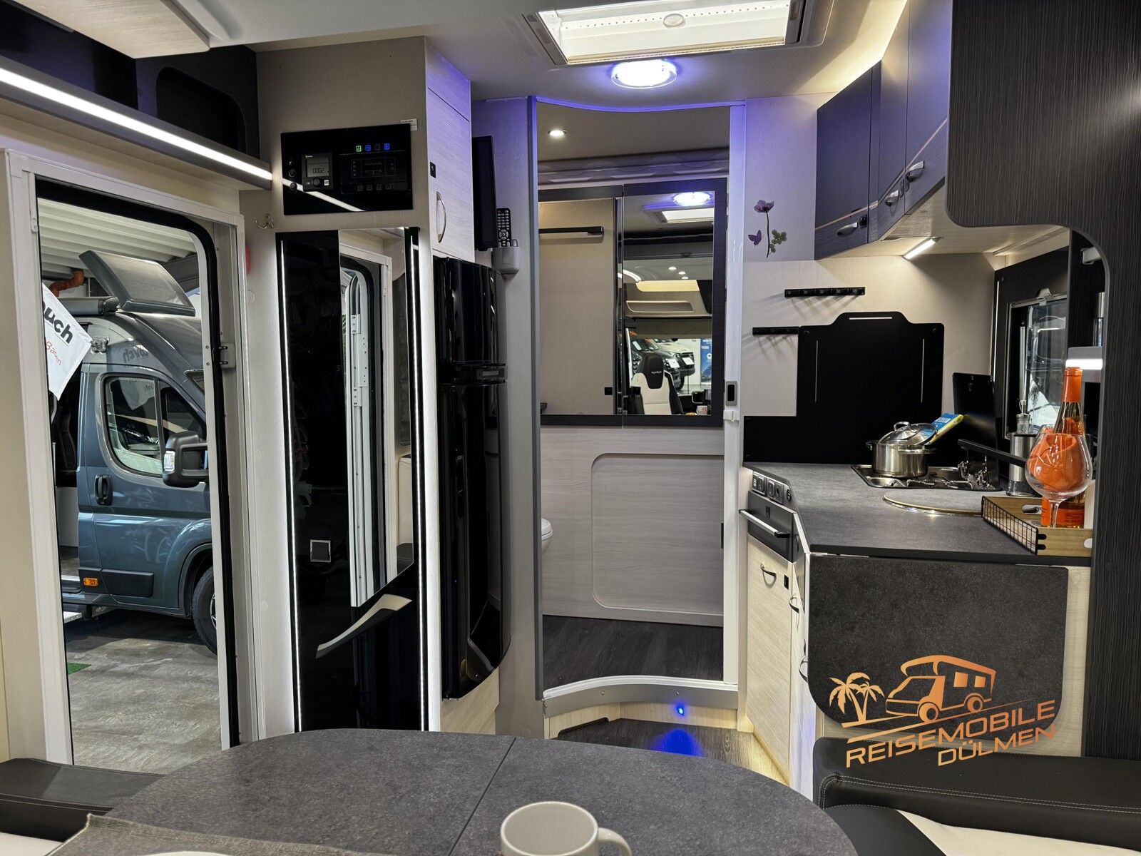 Fahrzeugabbildung Challenger Integriert Graphite Edition 2060 Auto. Artic 6D