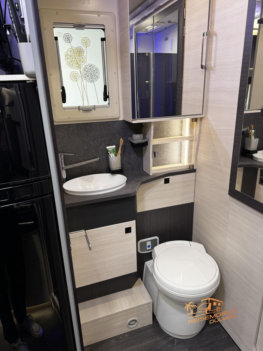 Fahrzeugabbildung Challenger Integriert Graphite Edition 2060 Auto. Artic 6D